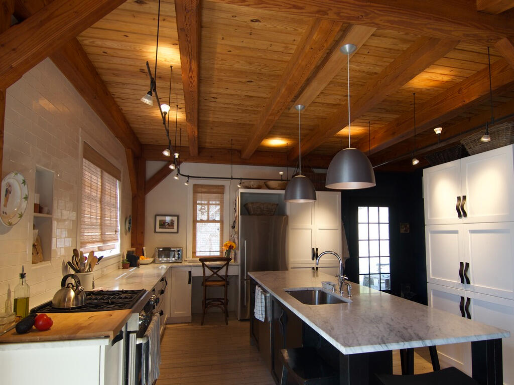 Kitchen After - LED rail lighting, up (ambient) & down (tasks) spots on separate dimmers, LED pendants over the island